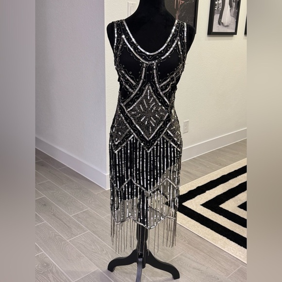 GATSBYLADY Dresses & Skirts - GATSBY LADY Art Deco Fringe Flapper Black Sequin Beaded Dress Size 4 VGUC